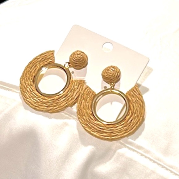 🌿 Boho Handmade Raffia Weaving Circle Shaped Earrings - Wicker - Picture 3 of 7